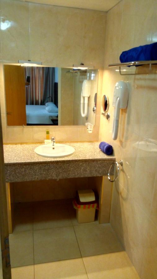Hotel Le Petit Bateau Conakry Luaran gambar