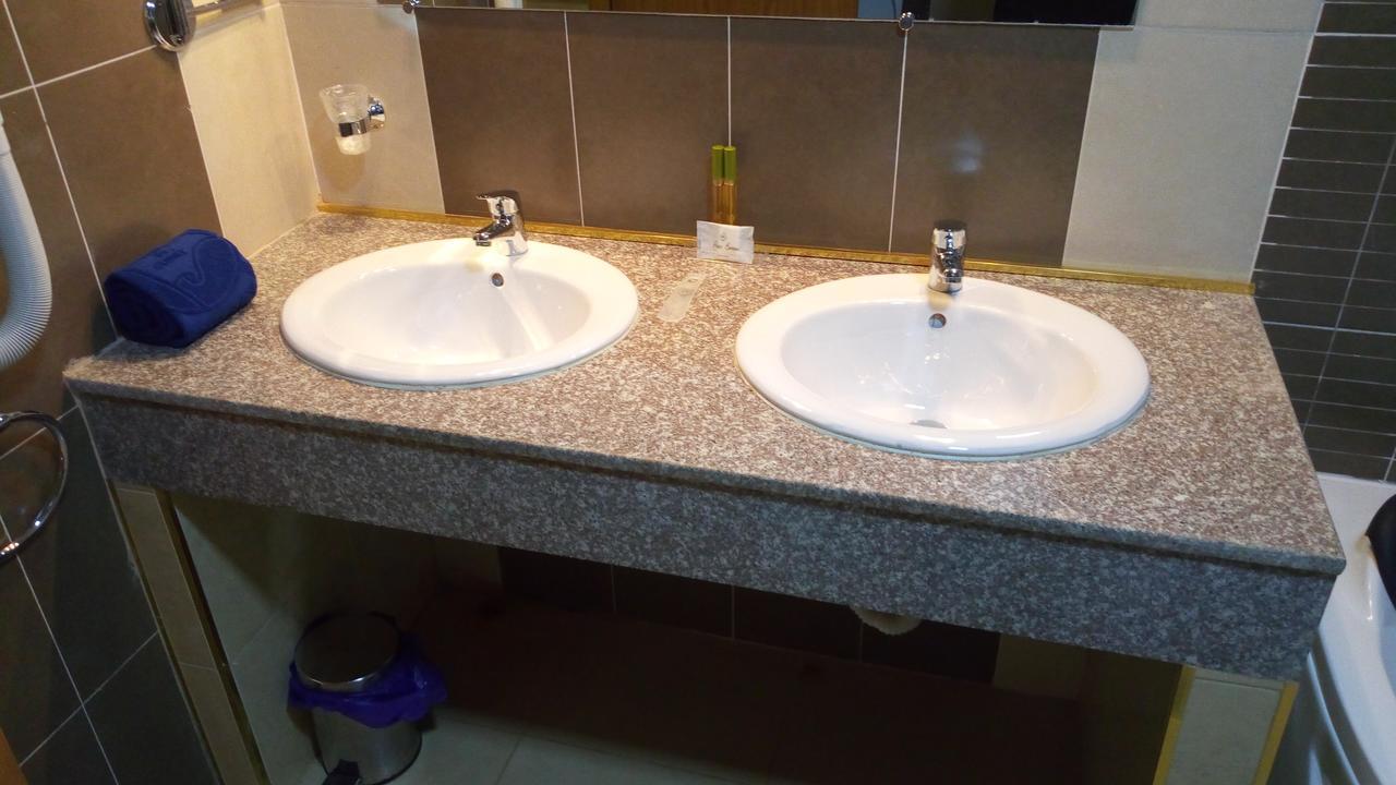 Hotel Le Petit Bateau Conakry Luaran gambar