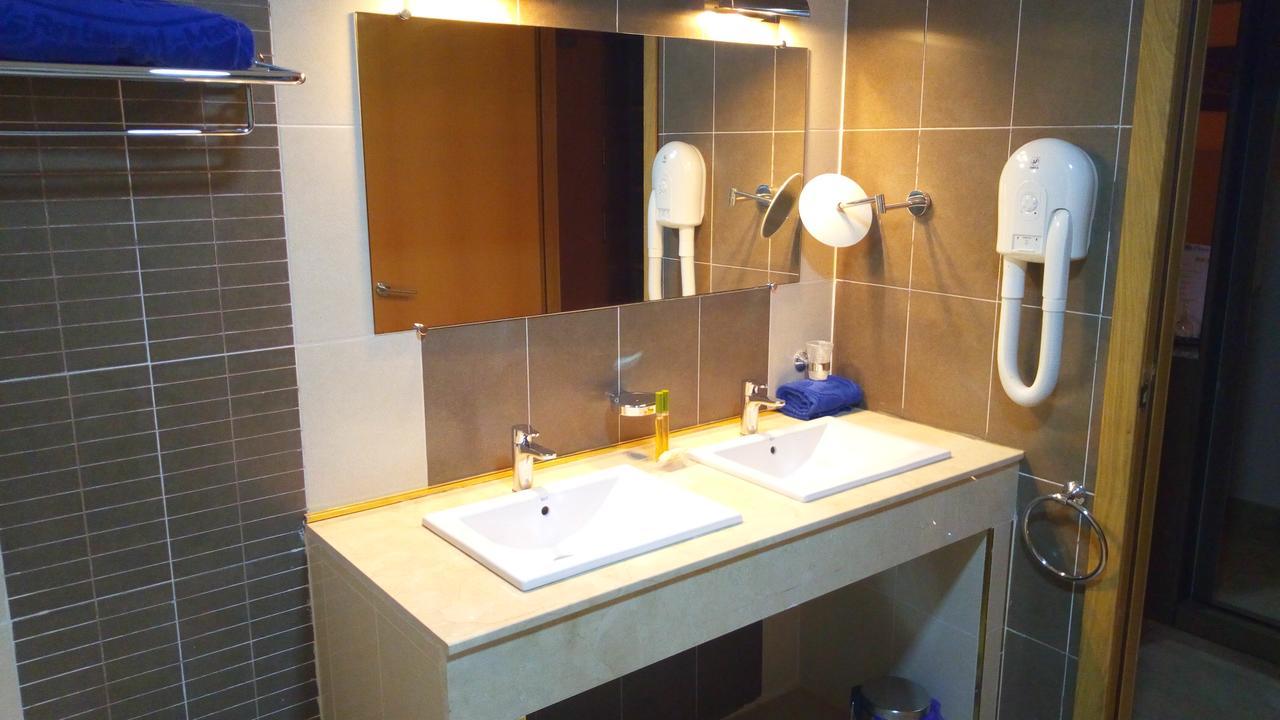 Hotel Le Petit Bateau Conakry Luaran gambar